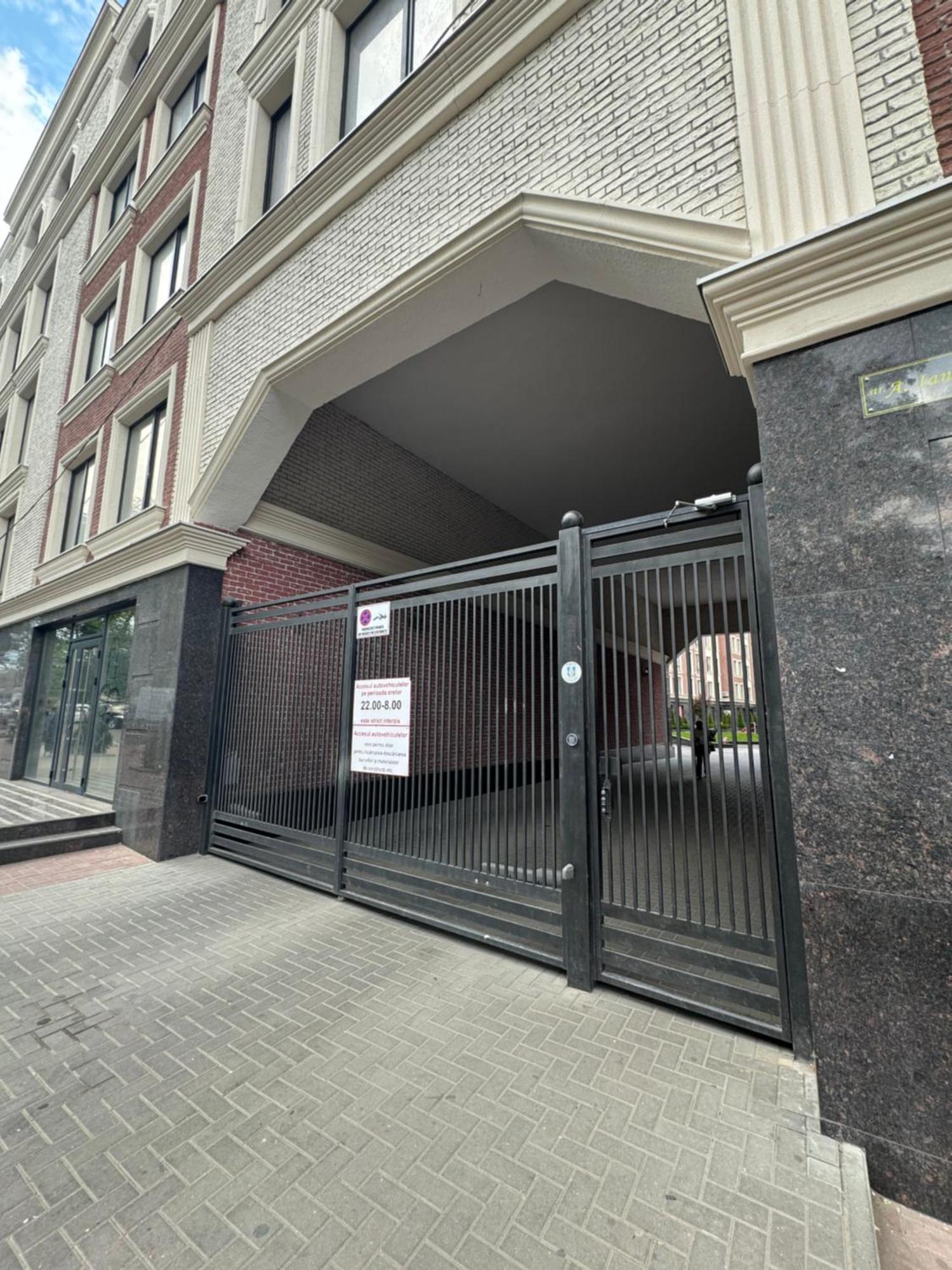 Two Bedroom Apartment In The Center, With Parking, Address Avram Iancu 32 Chisinau Bagian luar foto